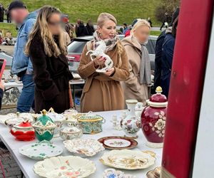 Wcisło buszuje na pchlim targu.