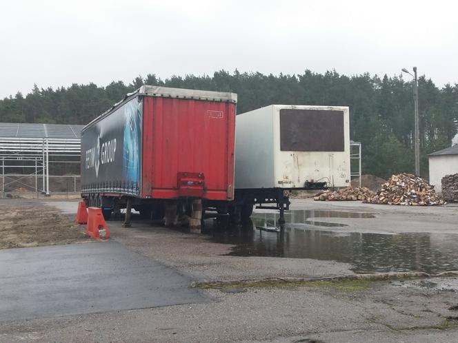 naczepy z odpadami