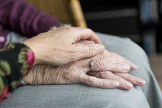 Senior w koronie: Pomóż wolontariuszom zapłacić za obiady dla osób starszych