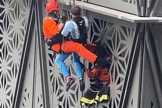 Marcin Banot wspina się na wieżowiec w Buenos Aires