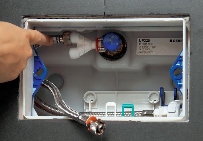 Czyszczenie zaworu spłuczki: 10