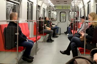  Kultowy pociąg metra ostatni raz pojechał w Warszawie. Co się z nim stanie?