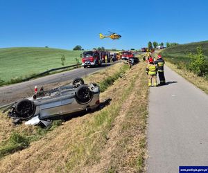 Czołowe zderzenie na szesnastce. 7 osób poszkodowanych, w tym dziecko!