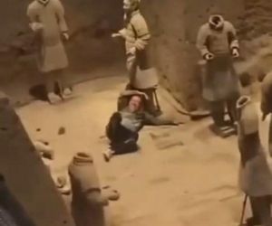 Turysta dał susa i zniszczył słynny zabytek! Szokujące nagranie