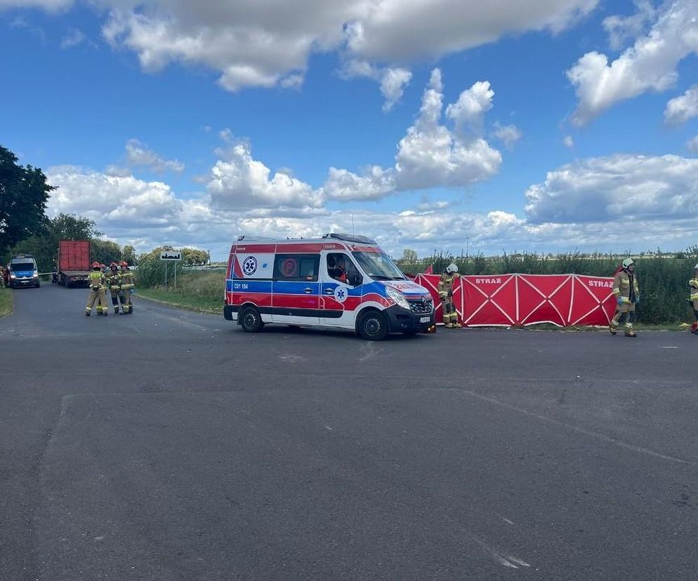Tragedia pod Włocławkiem. Ciężarówka zderzyła się z autem. Nie żyją dwie osoby