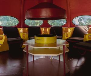 Futuro House - zdjęcia fińskiego domku letniskowego w kształcie UFO w WeeGee Exhibition Centre