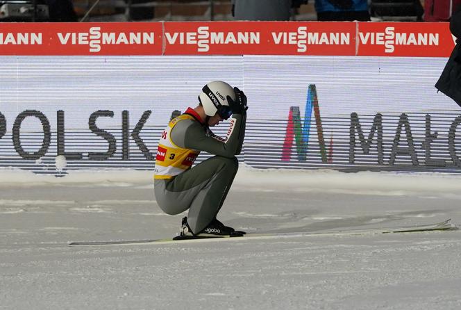 Stękała zawalił koledzy go pocieszali.