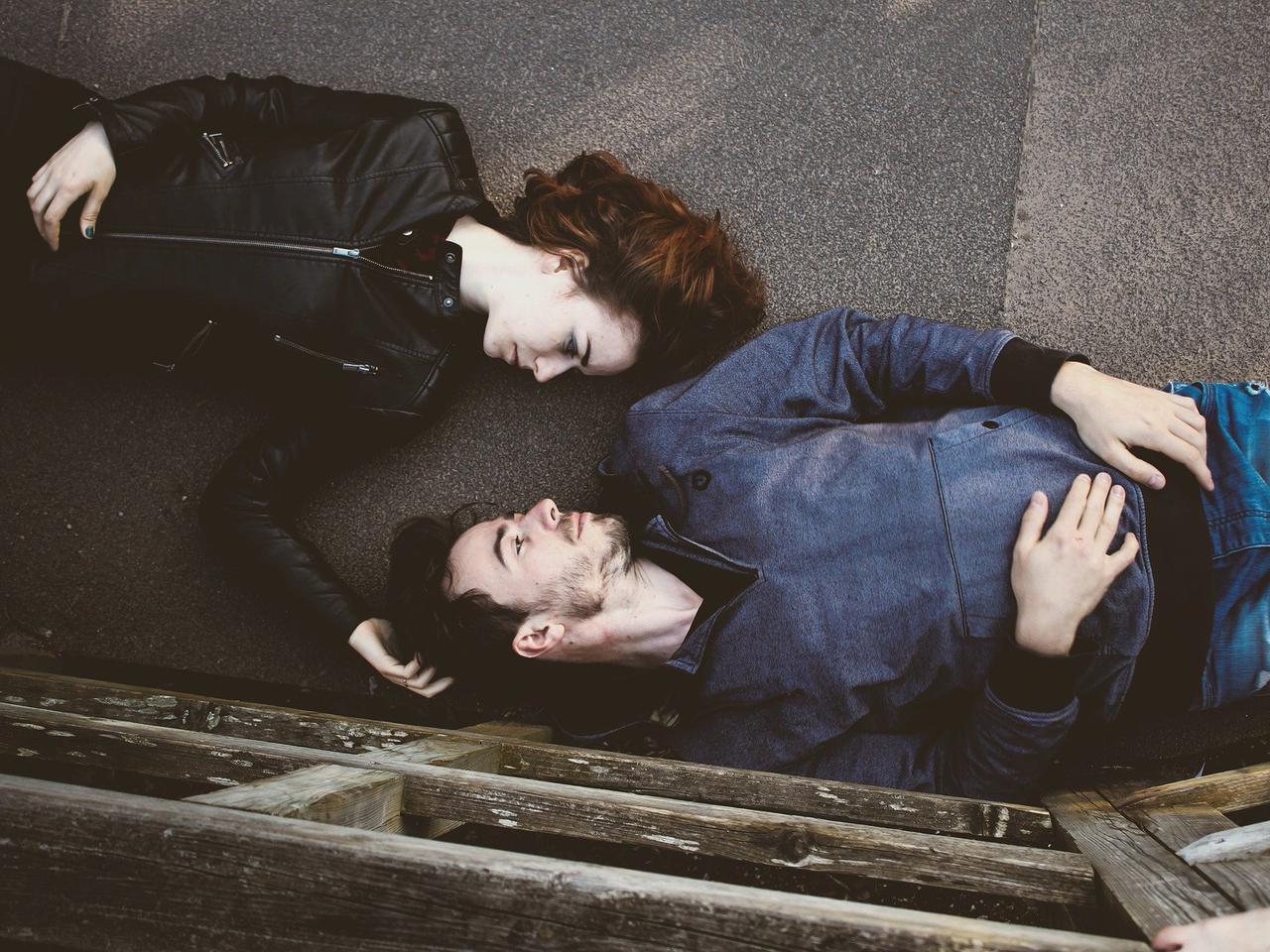 4 cechy faceta dzięki którym wiesz, że wybrałaś dobrze. Zapowiadają silny i długi związek