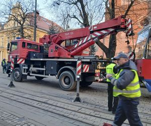 To mogło skończyć się tragedią w centrum Bydgoszczy. Wykoleił się tramwaj, którym podróżowało 50 pasażerów