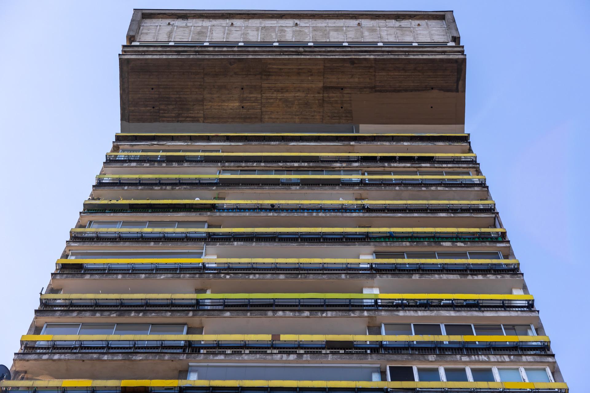 Młotek na Smolnej 8 w Warszawie. Zobacz zdjęcia symbolu luksusowych mieszkań w PRL-u