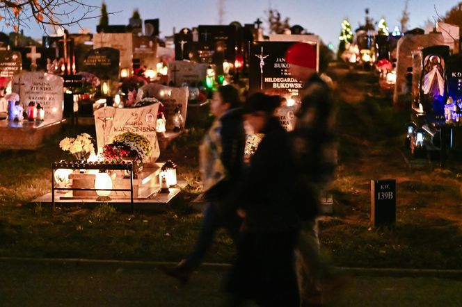 1 listopada na Cmentarzu Łostowickim w Gdańsku. Tak wygląda w dniu Wszystkich Świętych