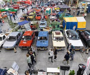  Czerwone ferrari warte 2,5 miliona euro w Poznaniu.