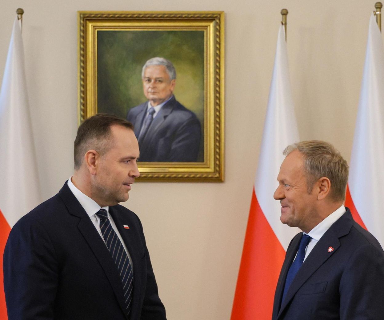 Spotkanie Tuska z Nawrockim pod okiem Lecha Kaczyńskiego. Symboliczny patron nad roz…