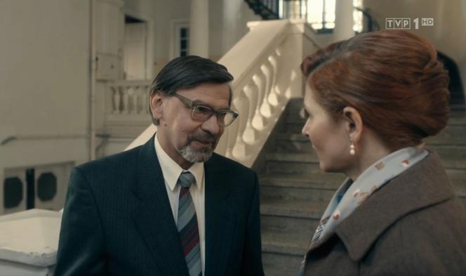 Stulecie Winnych 4 odc. 42. mecenas Olszyna (Jacek Łuczak), Ania (Urszula Grabowska)