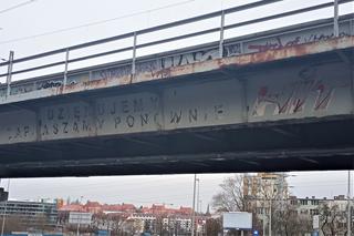 Pamiątka po dawnym hipermarkecie HIT