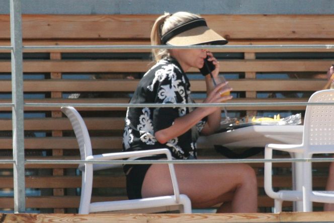 Marlena Muranowicz, wkrótce była żona Mroczka w bikini na plaży.