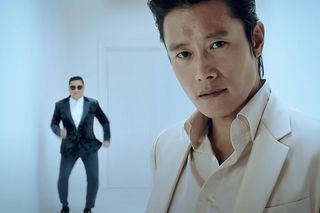 Lider ze Squid Game tańczy w teledysku twórcy Gangnam Style. Pierwszy taki występ w karierze