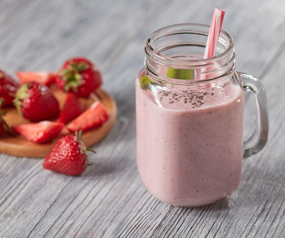 Kefir miksuję z tymi składnikami. W kilka minut mam pyszne smoothie, które wspiera jelita i dodaje energii