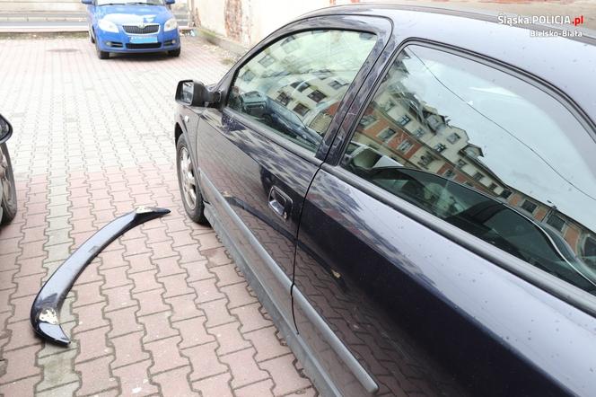 Wandal z Bielska-Białej uszkodził sześć samochodów zaparkowanych w centrum miasta