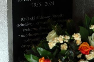 Tak wygląda grób ks. Isakowicza-Zaleskiego rok po jego śmierci