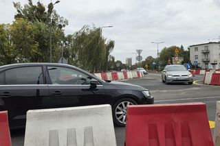 Tak się teraz jeździ na osiedlu Leśnym. Utrudnienia dla kierowców i pasażerów!
