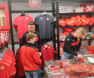 Widzew zorganizował spotkanie kibiców z piłkarzami. Zobacz, ilu fanów przyszło poznać swoich idoli 