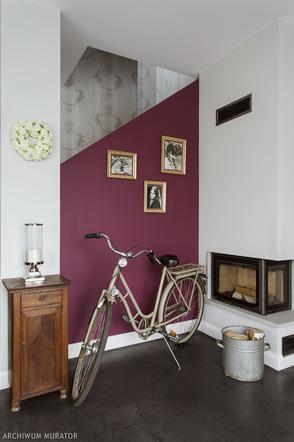 Salon w kolorze wina: bordowe ściany w aranżacji salonu
