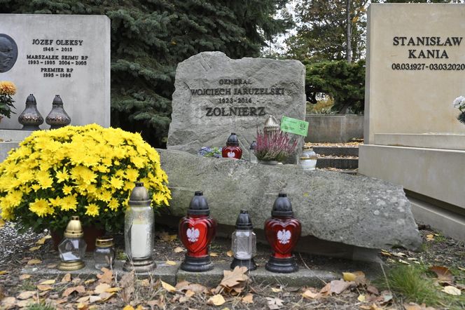 Grób Jaruzelskiego na Powązkach Wojskowych