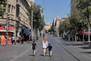 Izrael zniósł ograniczenia z powodu wojny. Lotnisko Ben Guriona wznowiło działanie