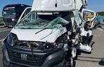 Wypadek na S5 koło Leszna. Zderzyły się bus i samochód ciężarowy