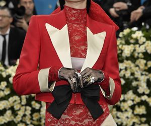 Najgorsze stylizacje na Met Gali 2025. Fotrepian na plecach to dopiero początek