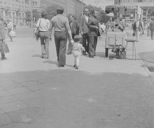 Fast food w PRL: bułka z pieczarkami i kiełbaska z wody