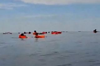 Pożar promu wycieczkowego. Ludzie skakali do wody, wszystko się nagrało! Pomocy, płoniemy na morzu