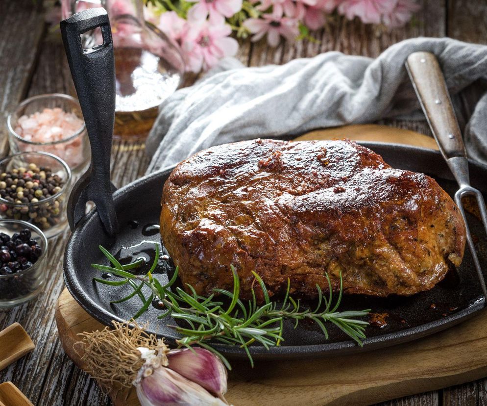 Miękka i soczysta karkówka pieczona w rękawie. Doskonała na Wielkanoc i nie tylko 