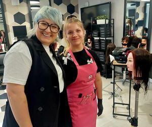 Przez pięć dni uczą się od mistrzów fryzjerstwa, poznają Bydgoszcz i własne możliwości. Trwa Camp Fryzjerski dla młodzieży z domów dziecka
