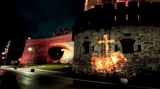 Turystyczny hit w Krakowie? Multimedialny spektakl obejrzysz na murach Wawelu