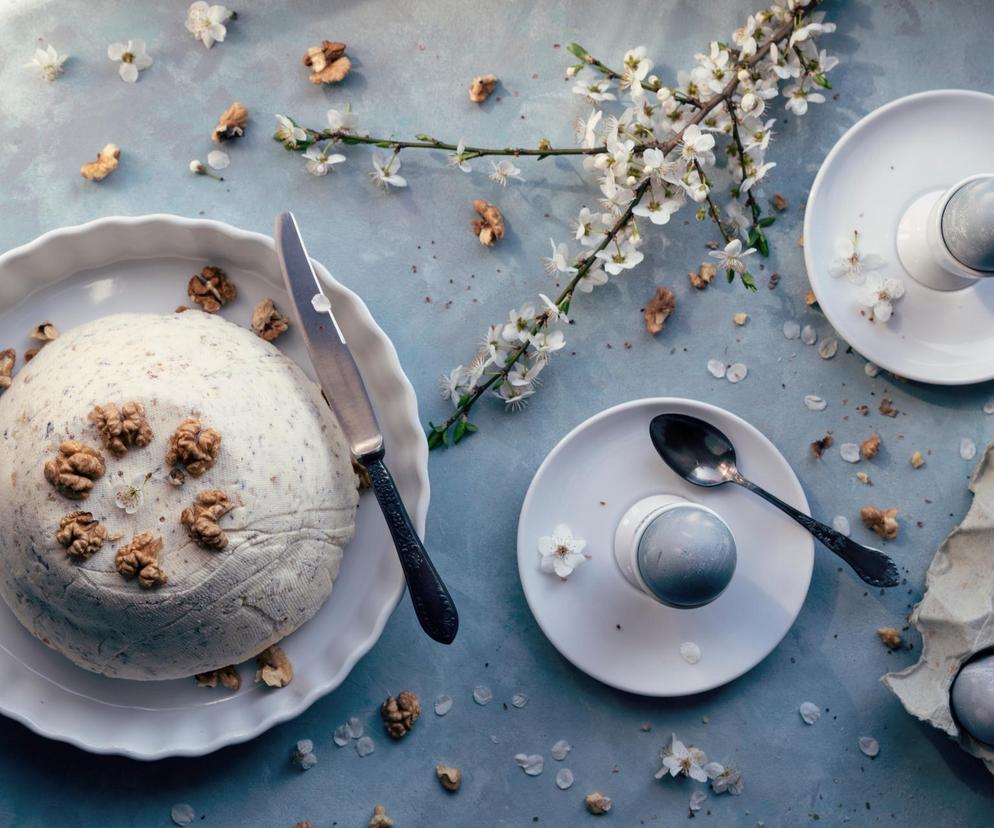 Dwusmakowa pascha wielkanocna zaskoczy gości. Waniliowo-bakaliowa wariacja klasyki