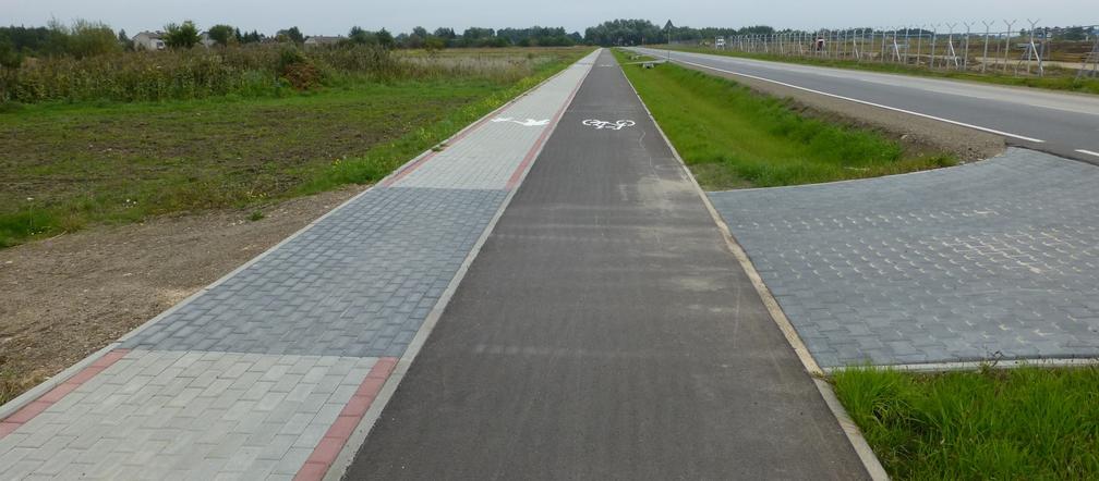 Droga rowerowa wzdłuż ul. Lubelskiej przy lotnisku