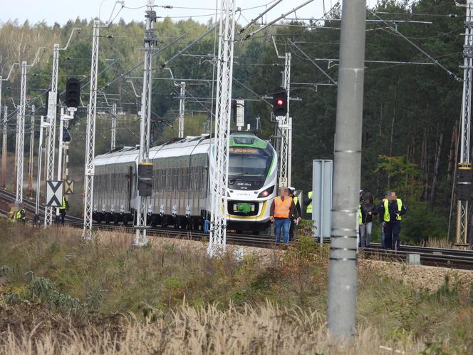 Śmiertelne potrącenie pod Radomiem. Wstrzymany ruch kolejowy i duże opóźnienia pociągów