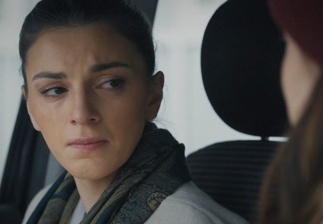 M jak miłość odcinek 1871 ostatni - finał sezonu. Kasia (Paulina Lasota), laborantka Anna Sokołowska (Katarzyna Russ) 