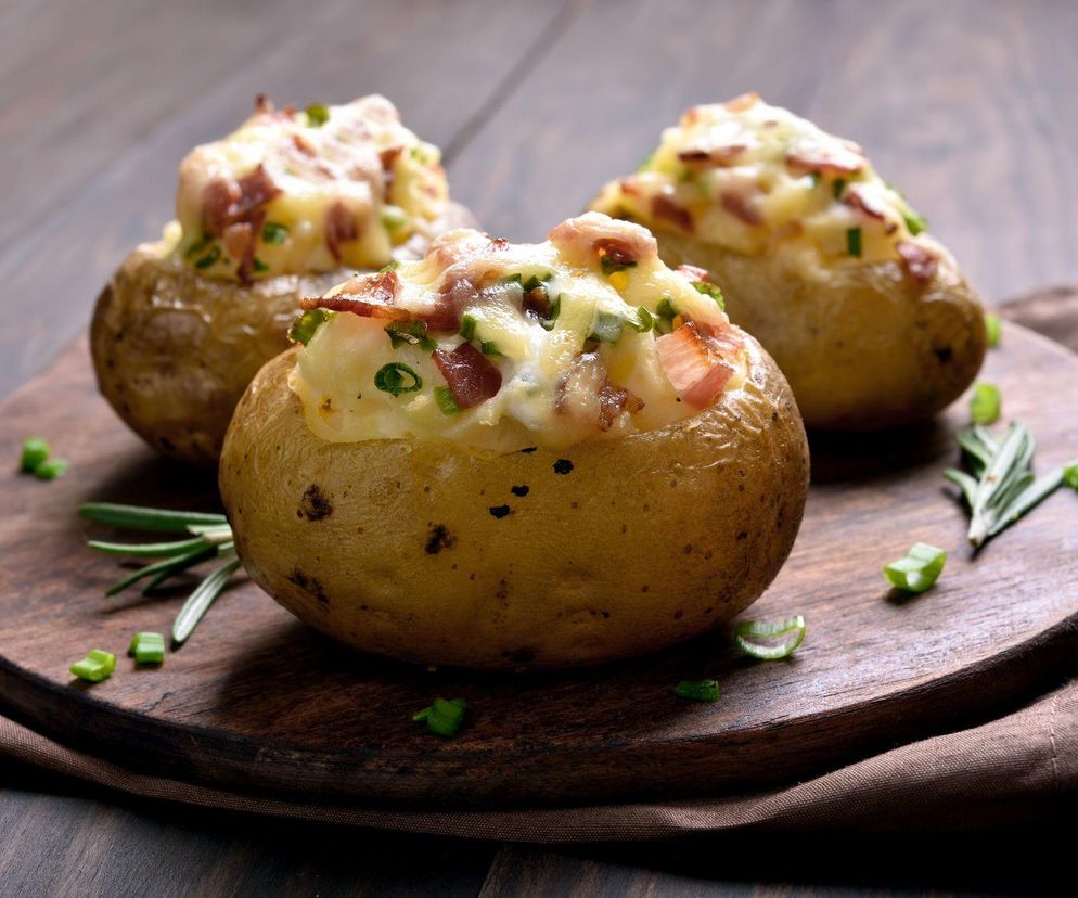 Ziemniaki faszerowane mięsem mielonym. Sekretem ich smaku są te przyprawy 