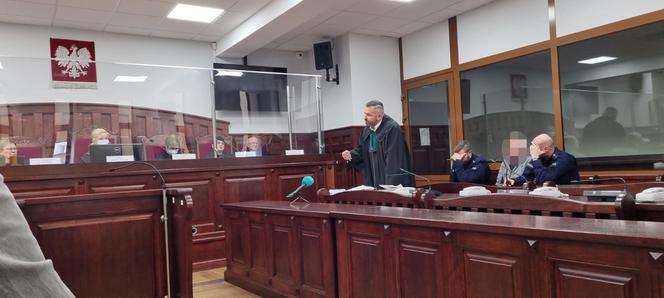 Leszek zrobił sito ze swojego kuzyna. Wyrok za 240 ciosów