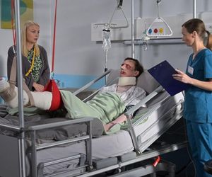 Pierwsza miłość - Fryderyk zostaje dotkliwie pobity! Czy za wszystkim stoi zazdrosny Bartek?