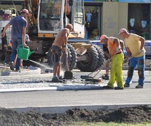 Budowa ronda u zbiegu ulic Towarowej i 1 Maja