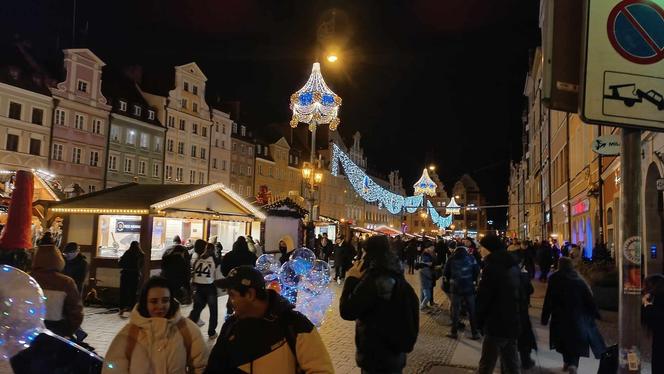 Tłumy na otwarciu Jarmarku Bożonarodzeniowego 2023 we Wrocławiu. Zobacz zdjęcia!