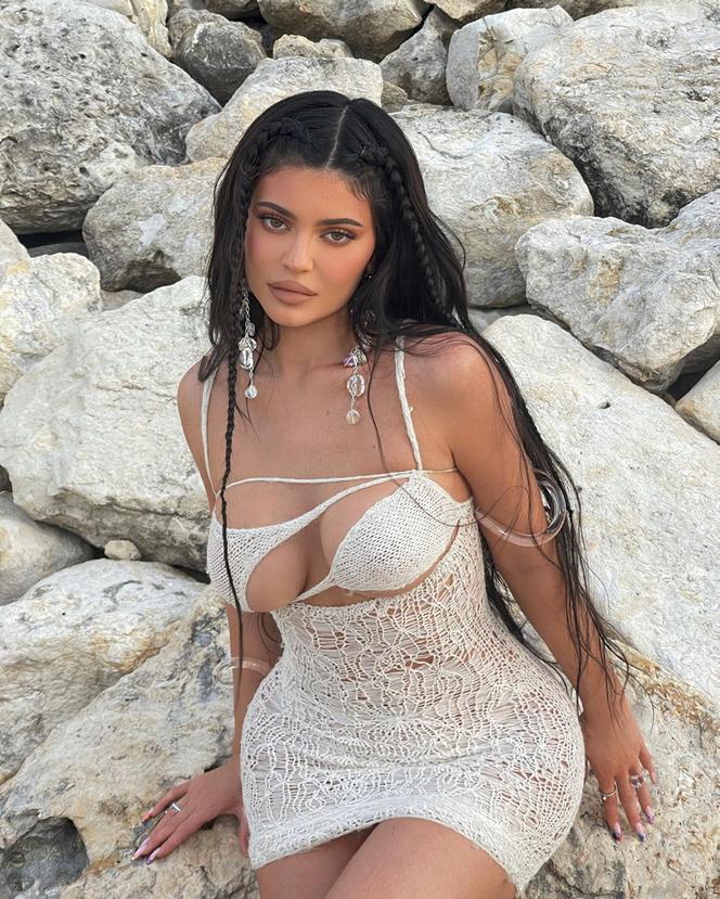 Żałuje że powiekszyła piersi! Szokujące wyznanie Kylie Jenner