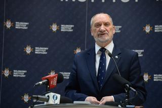 Katastrofa smoleńska. Macierewicz znów rusza ze swoim obwoźnym cyrkiem - pisze Tomasz Walczak