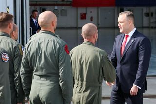 Wizyta prezydenta RP Karola Nawrockiego w 31. Bazie Lotnictwa Taktycznego w Krzesinach