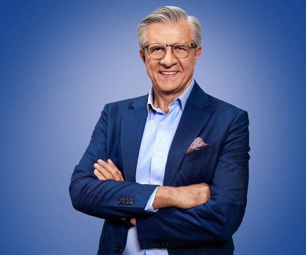 Uśmiechnięty Zygmunt Chajzer w garniturze. O jego wyznaniu na temat emerytury z ZUS przeczytasz na VOX FM.
