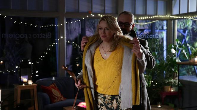 M jak miłość, odc. 1502. Adam Werner (Jacek Kopczyński), Agata (Katarzyna Kwiatkowska)